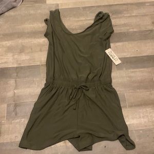 derek heart romper, small,navy green